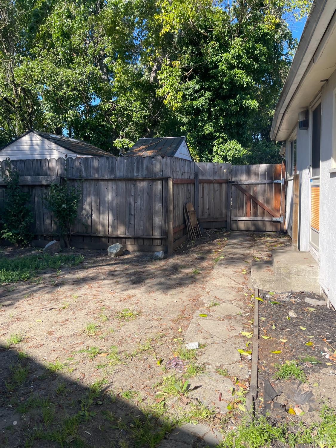 1541 Menlo Ave