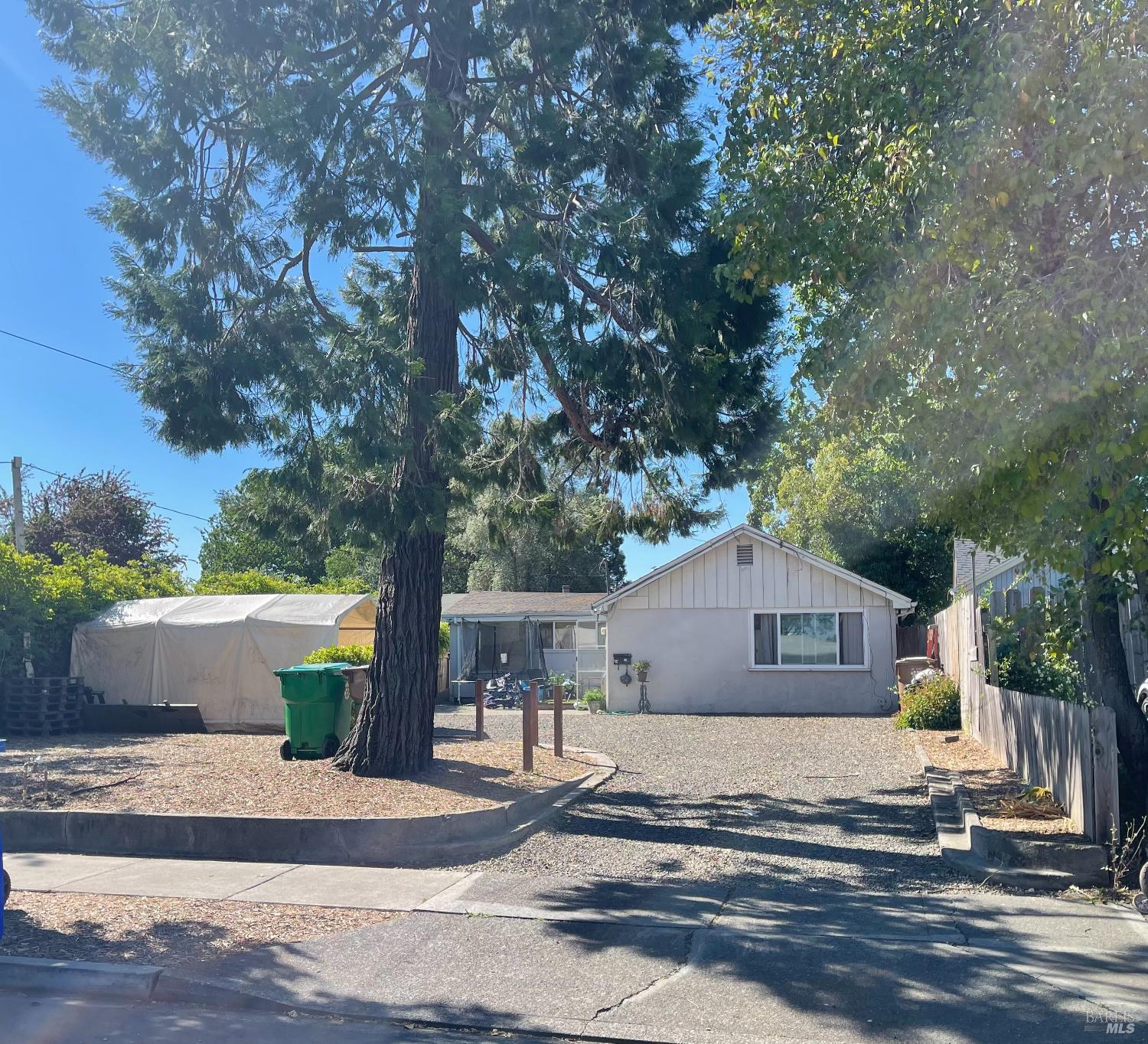 1541 Menlo Ave