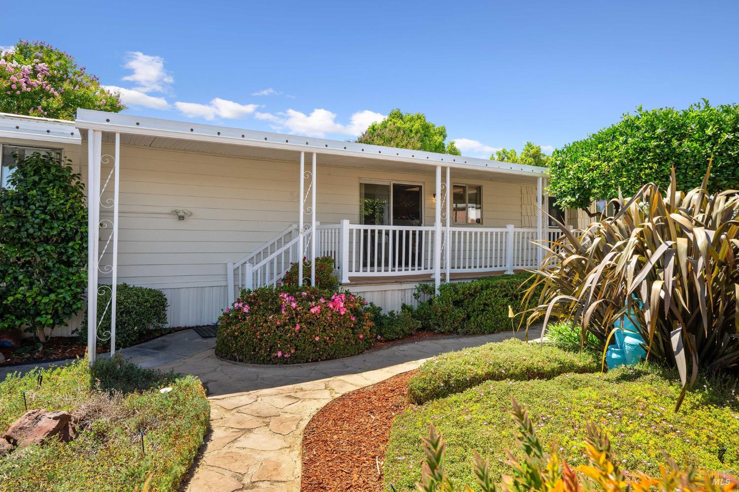 34 Hacienda Dr
