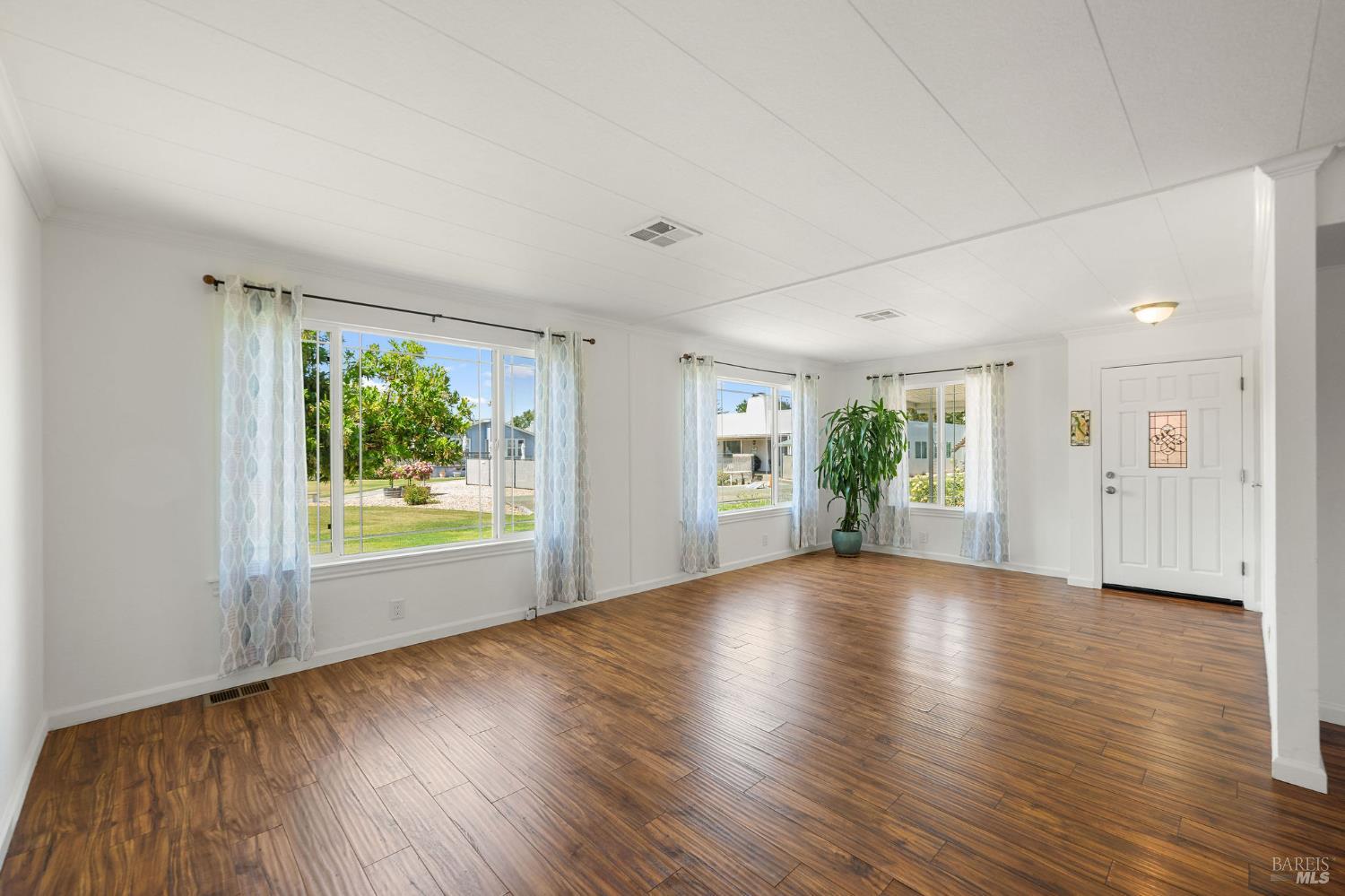 34 Hacienda Dr