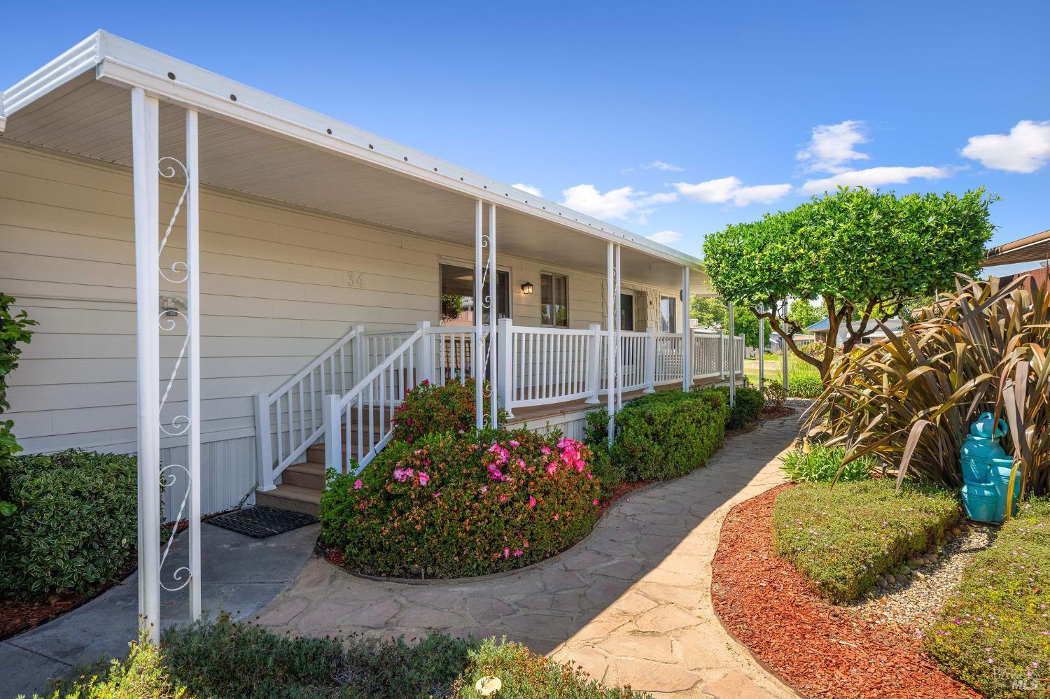 34 Hacienda Dr