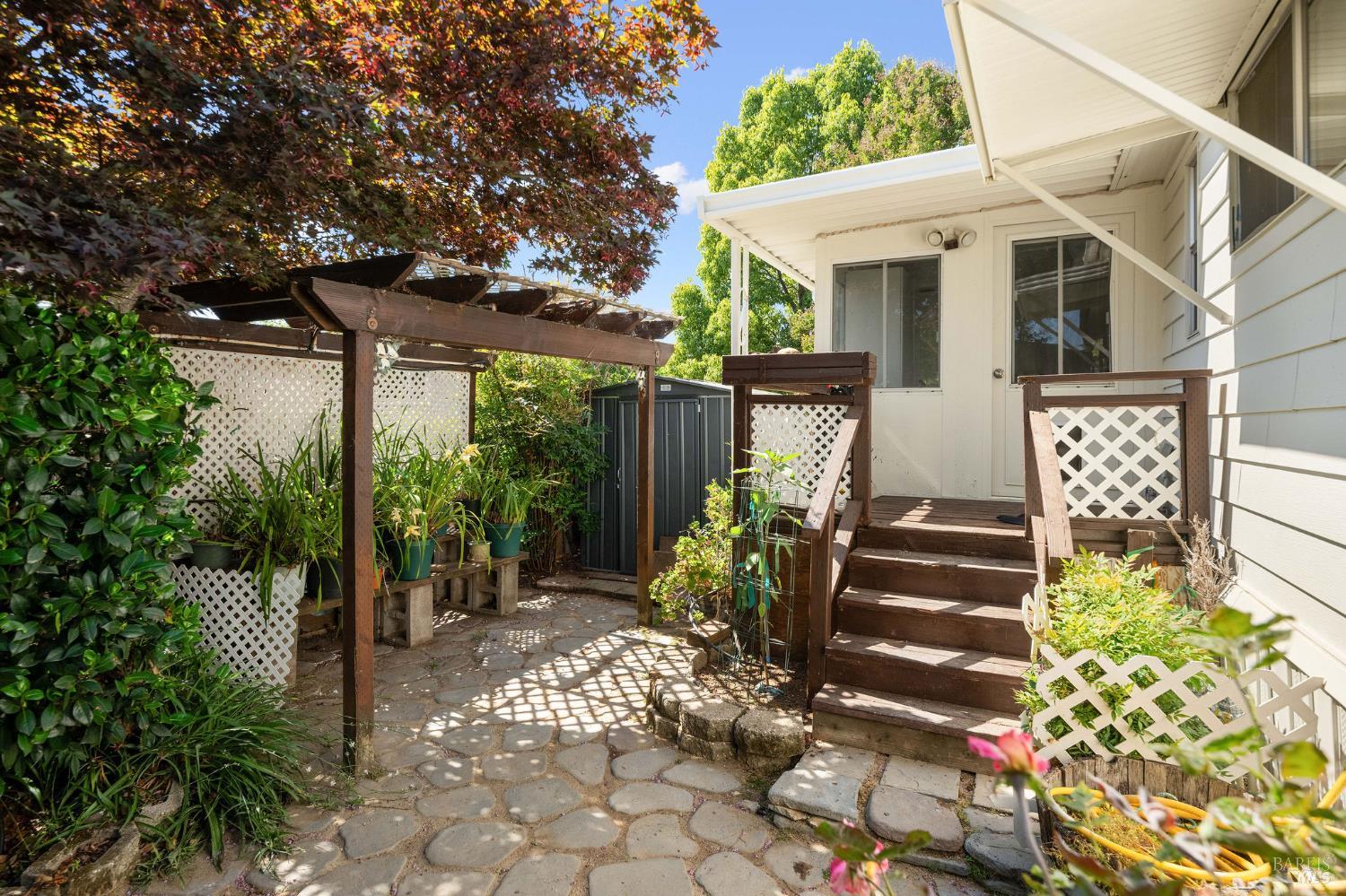 34 Hacienda Dr
