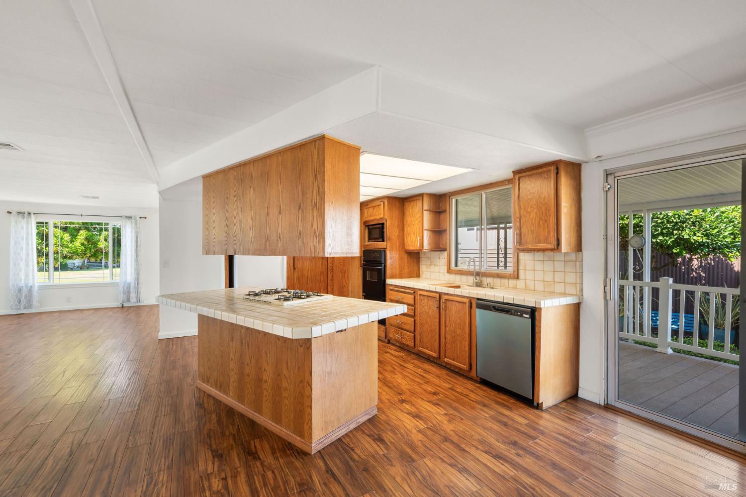 34 Hacienda Dr