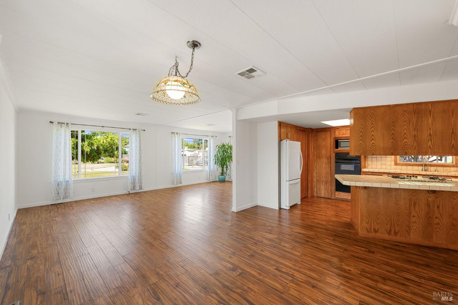 34 Hacienda Dr