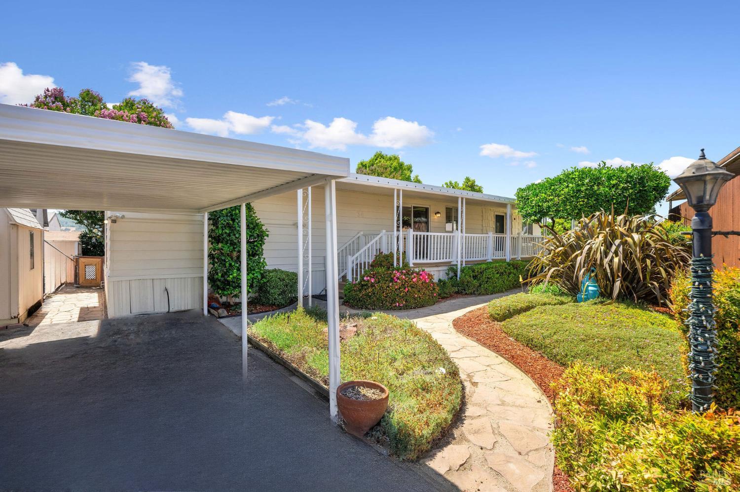 34 Hacienda Dr