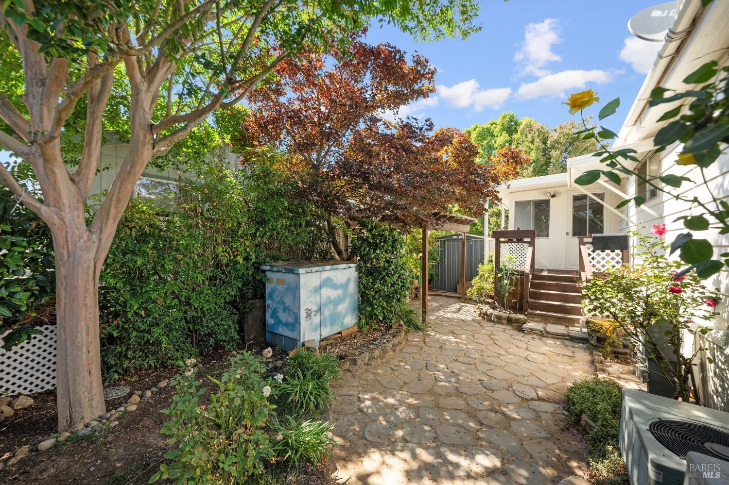34 Hacienda Dr