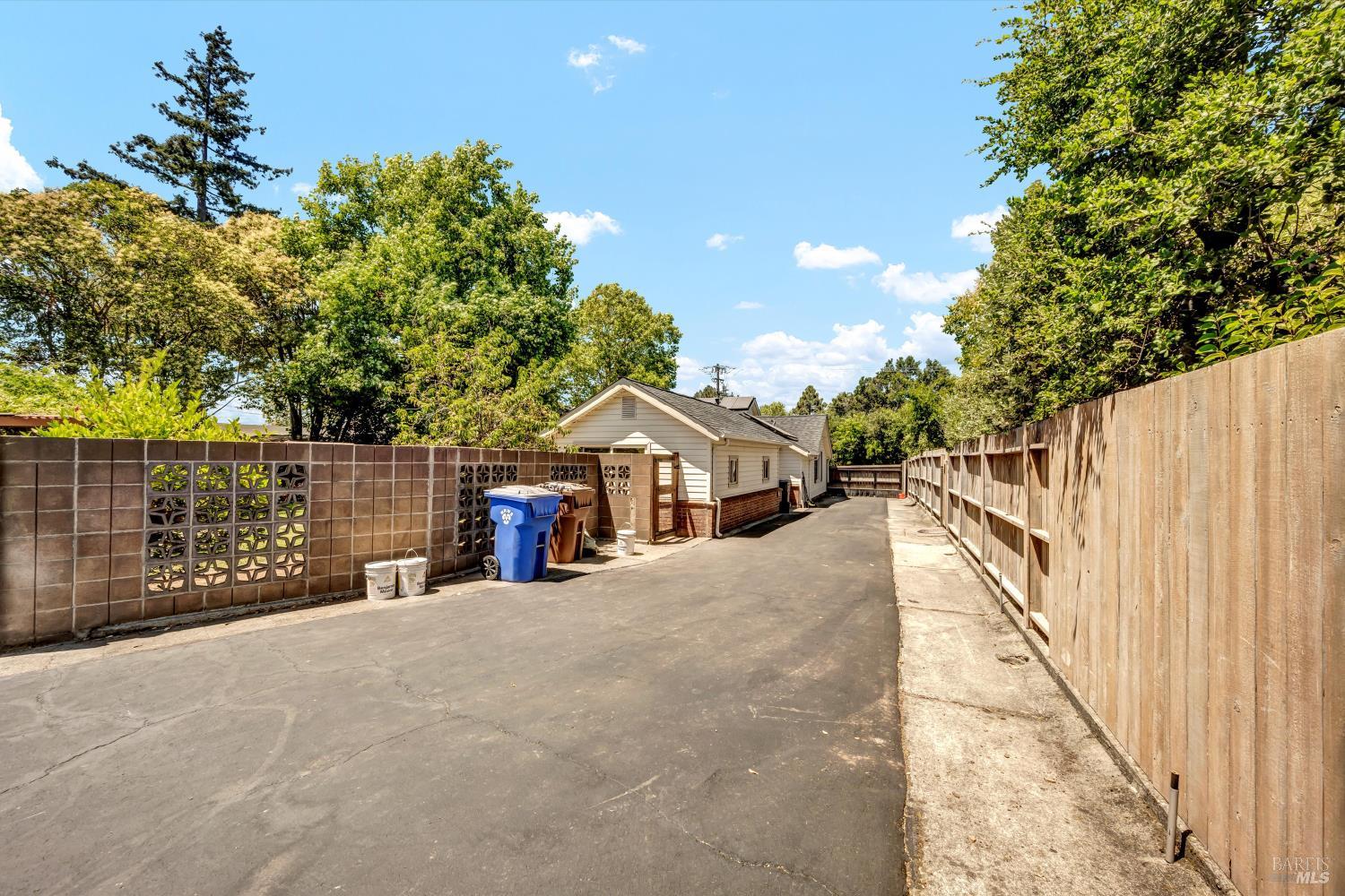 1015 Shetler Ave
