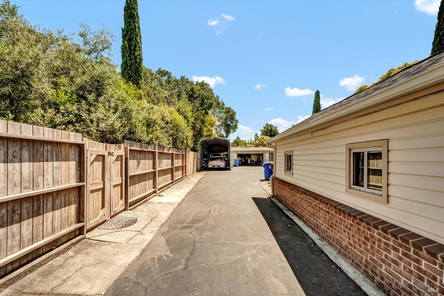 1015 Shetler Ave