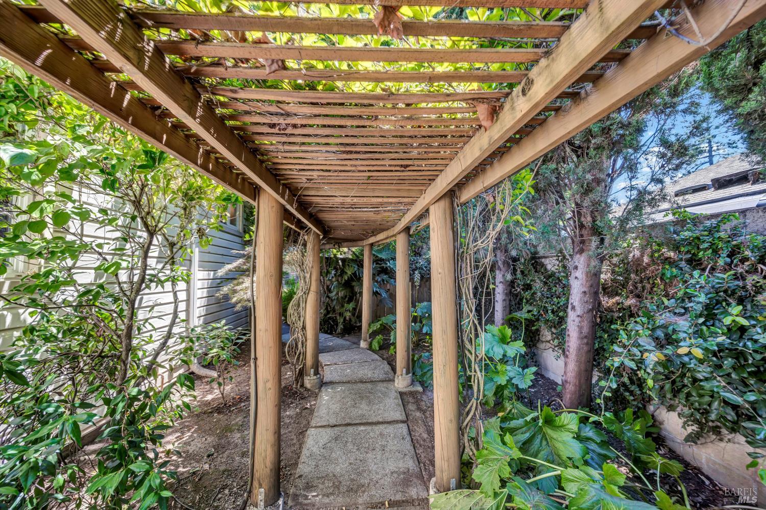 1015 Shetler Ave