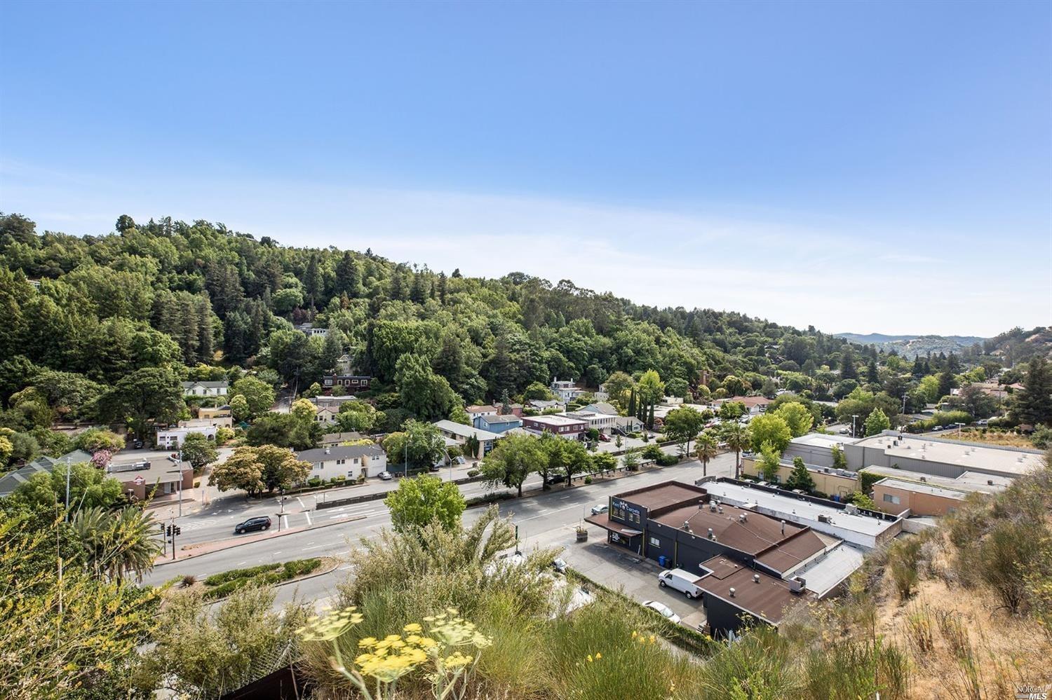 51 El Camino Avenue