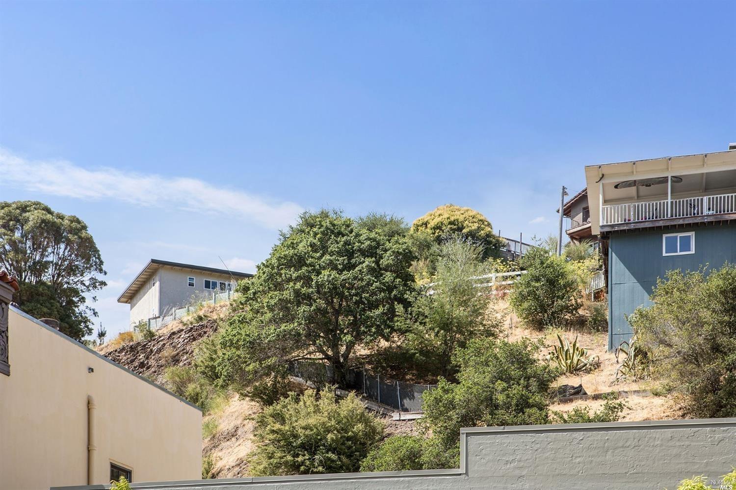 51 El Camino Avenue