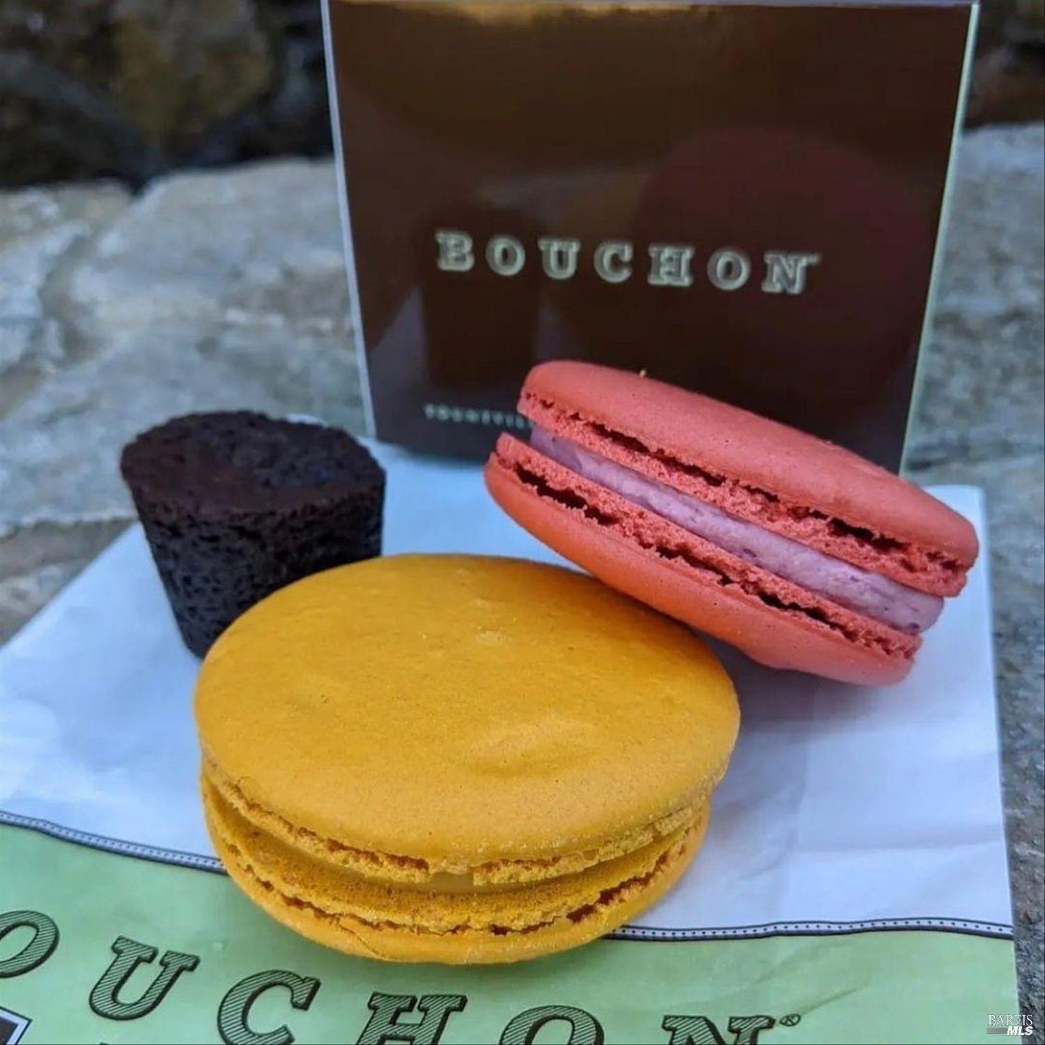 8 Valley Club Circle