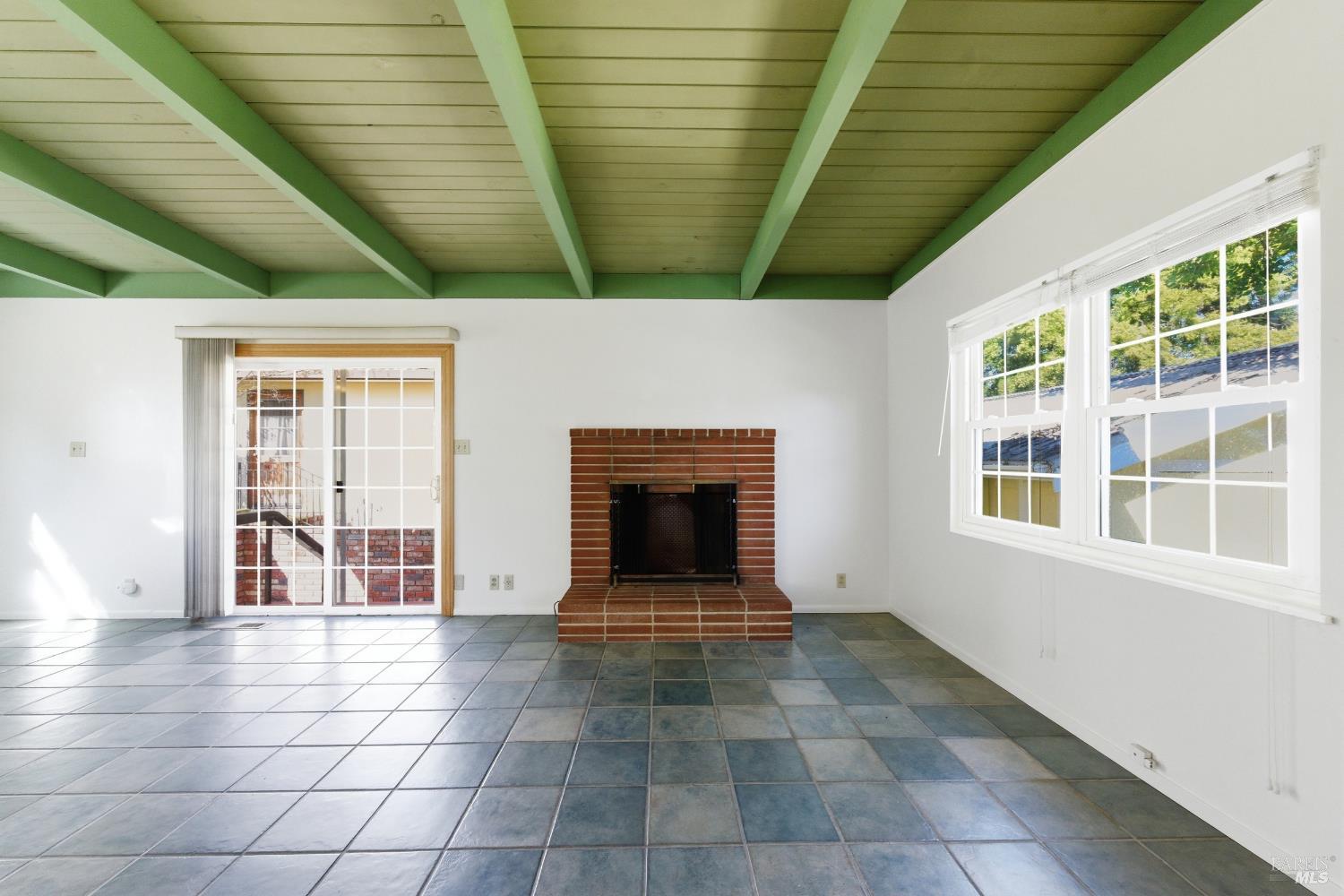 639 E 5th Street
