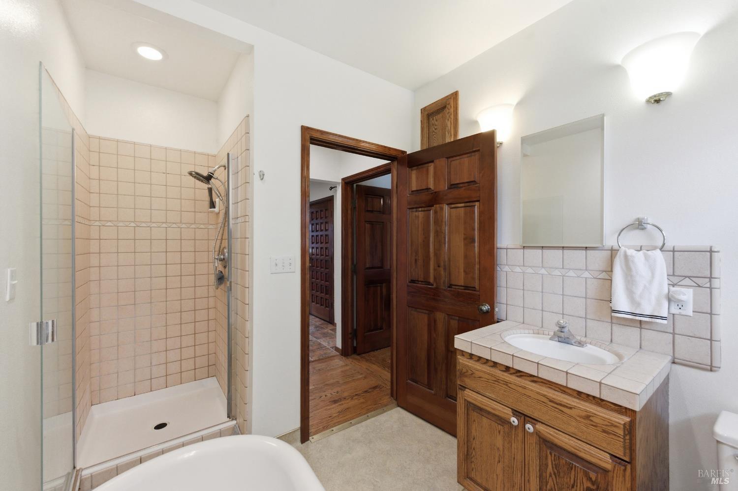 639 E 5th Street