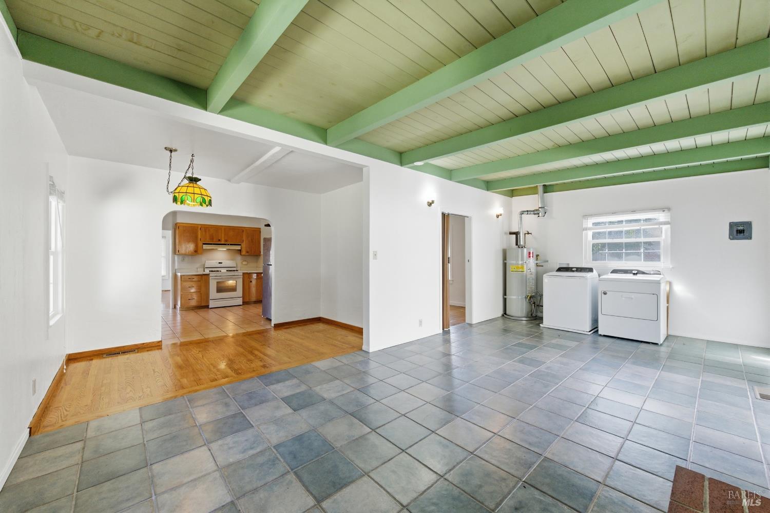 639 E 5th Street