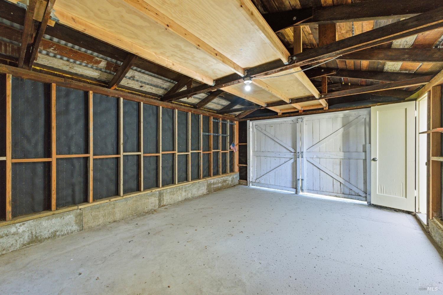 639 E 5th Street