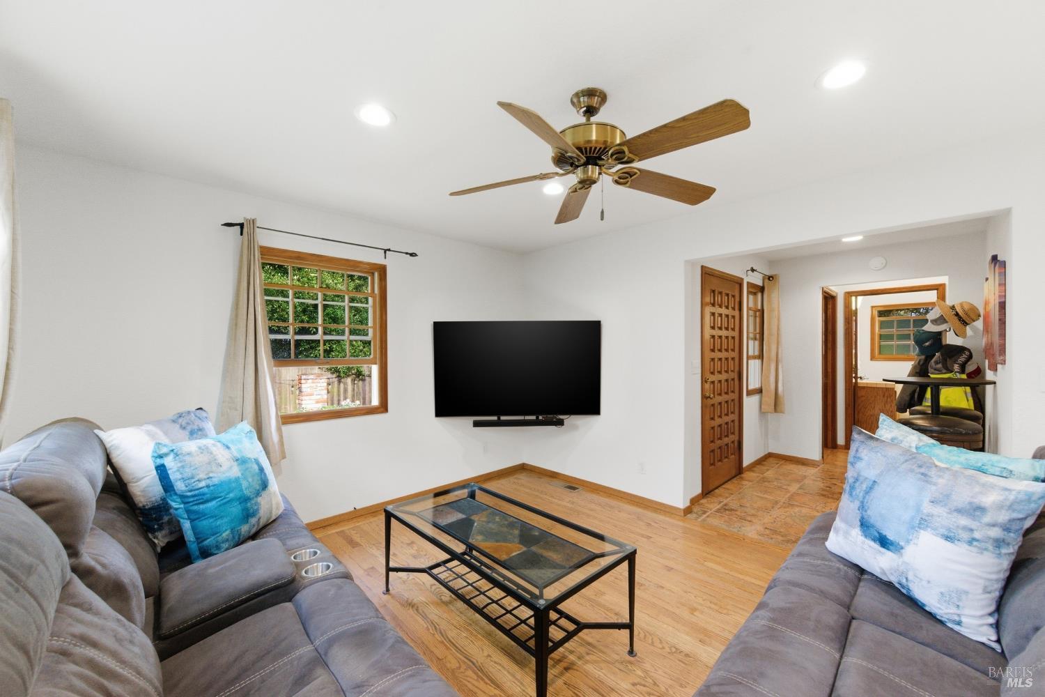 639 E 5th Street