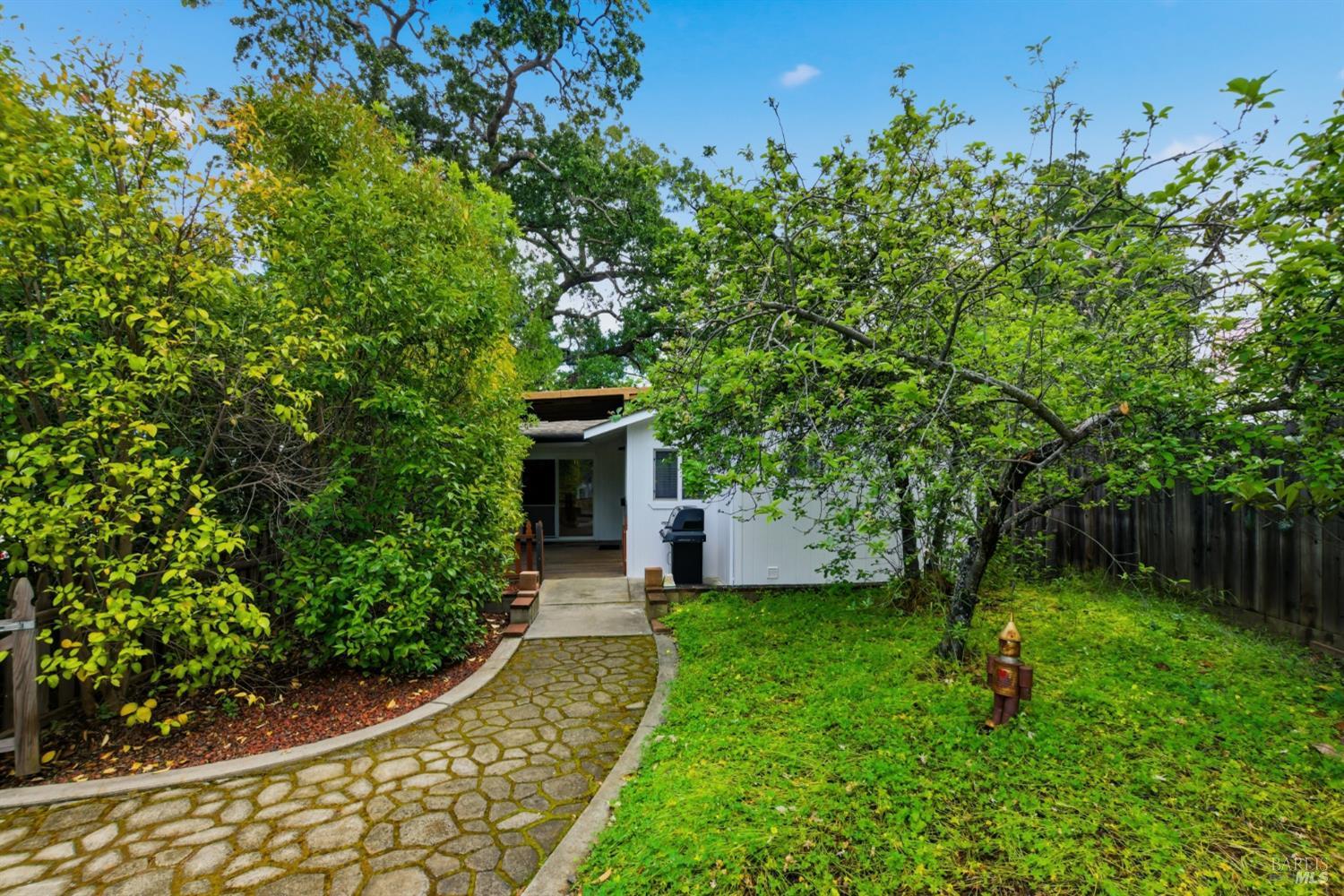 477 N Meadowview Court