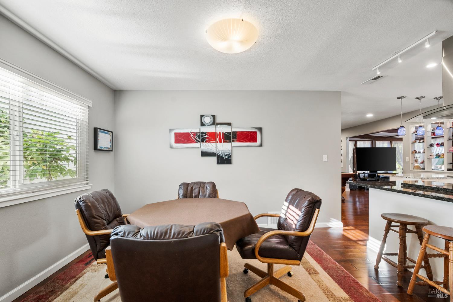 477 N Meadowview Court