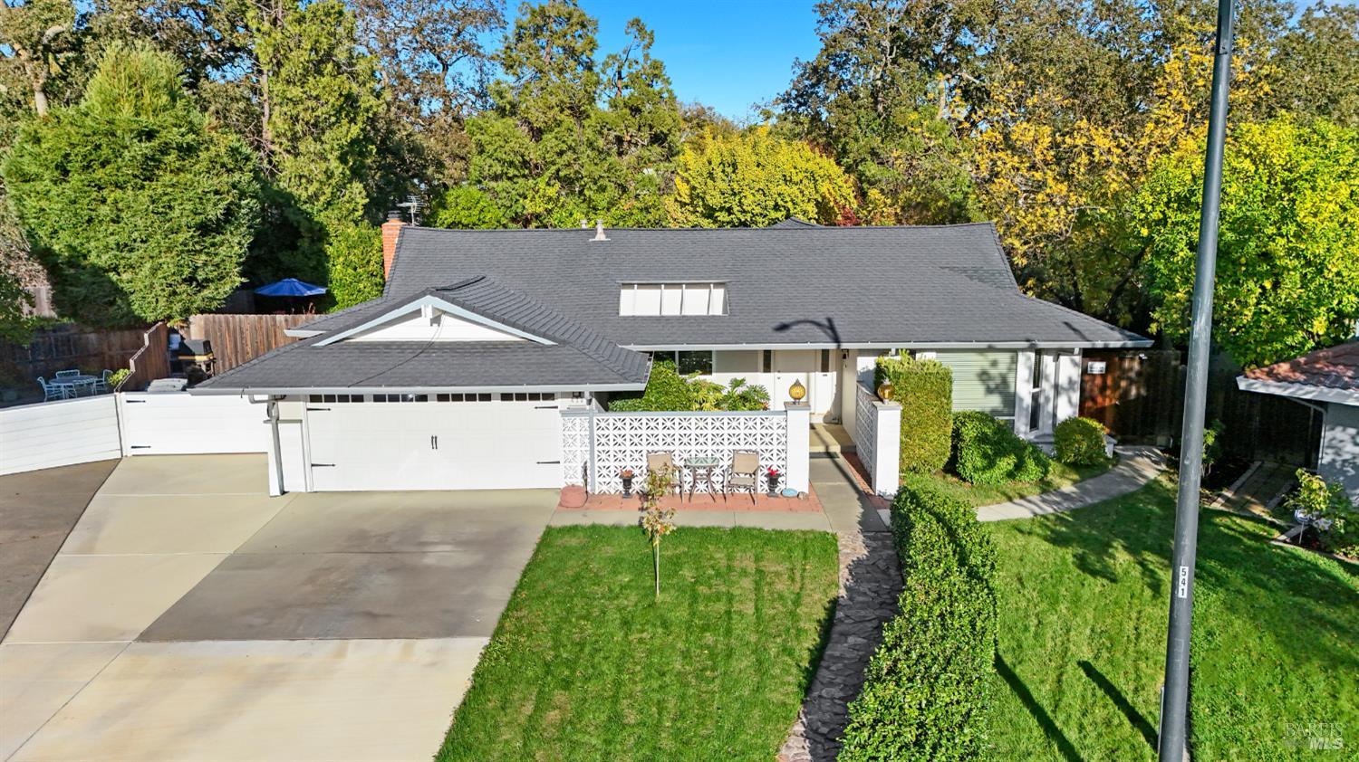 477 N Meadowview Court