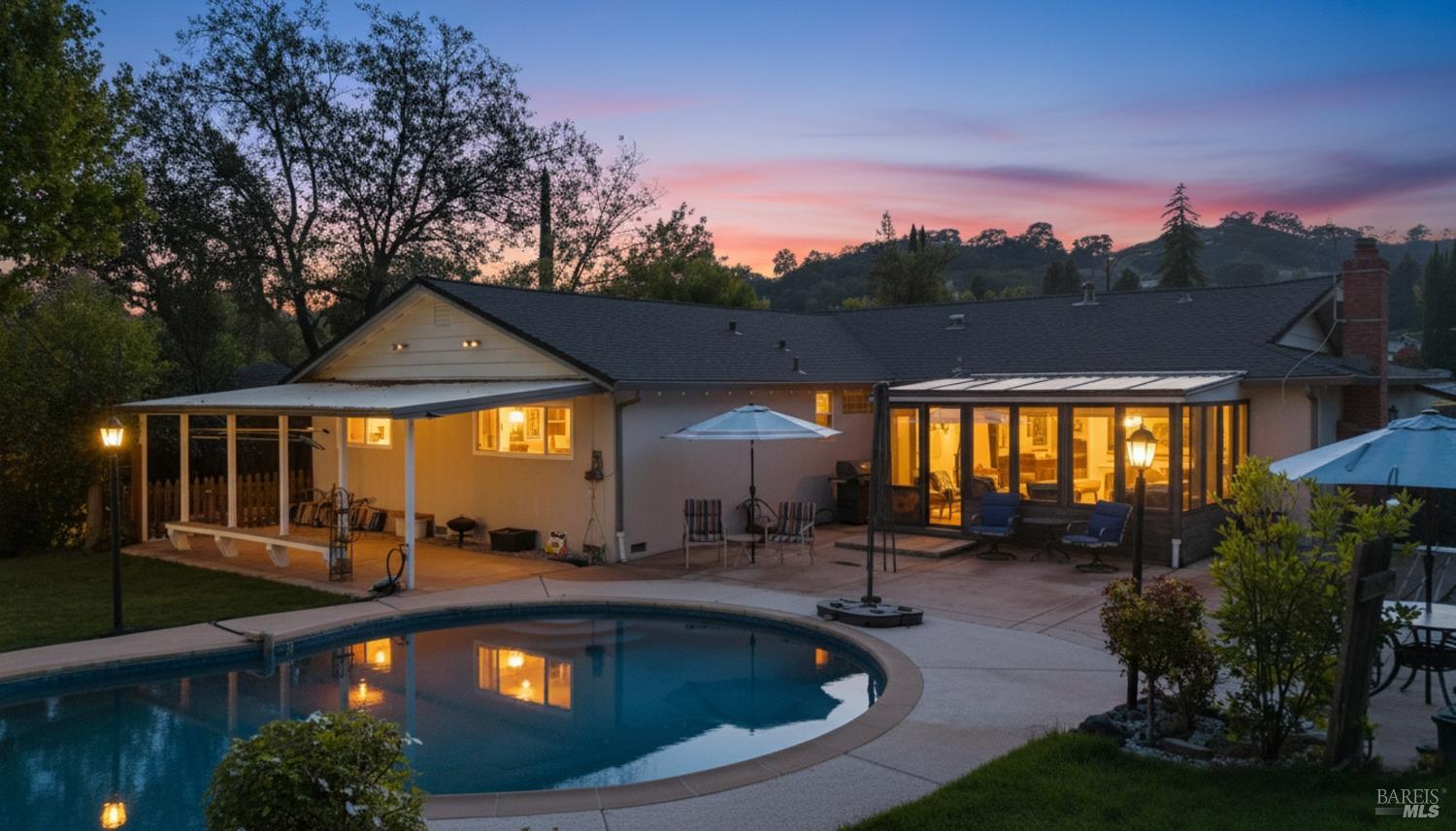 477 N Meadowview Court