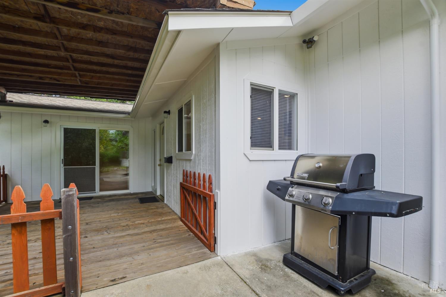 477 N Meadowview Court