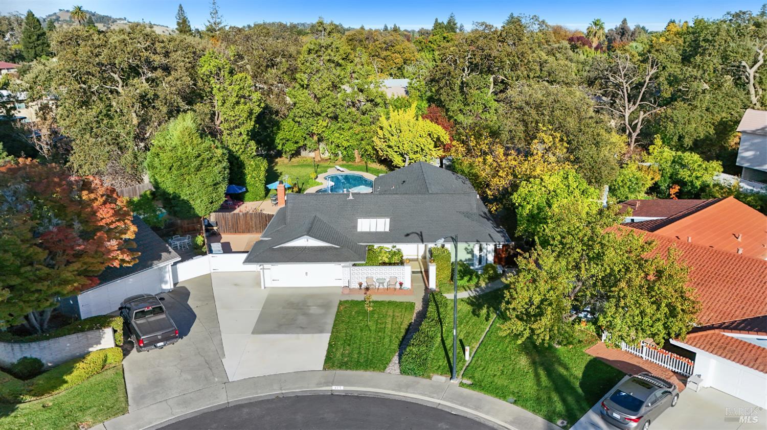 477 N Meadowview Court