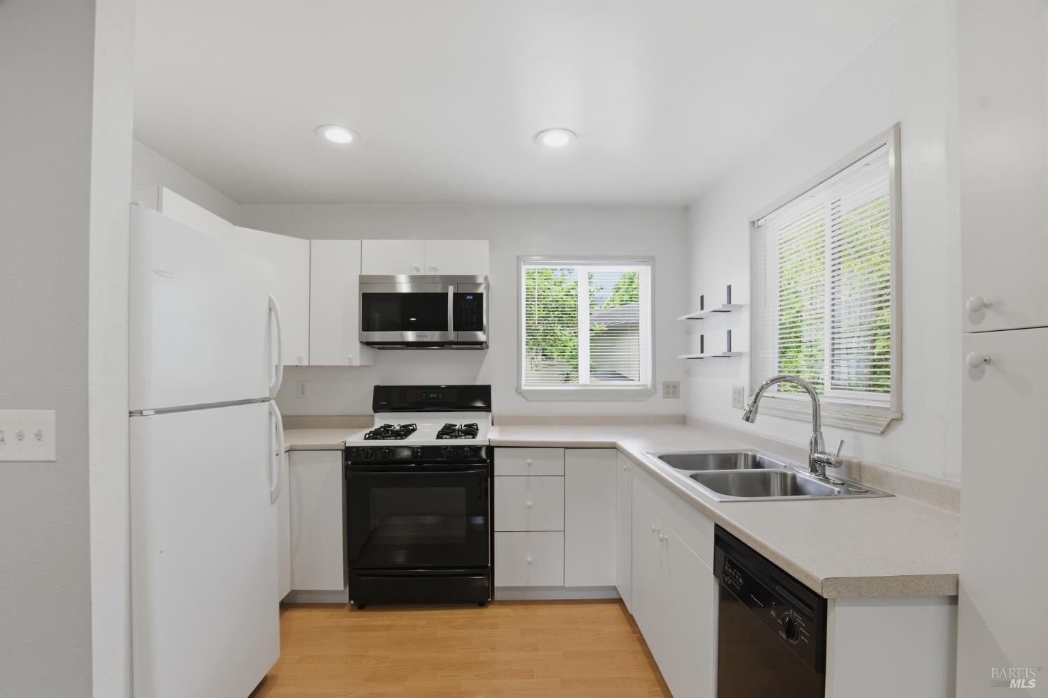 477 N Meadowview Court