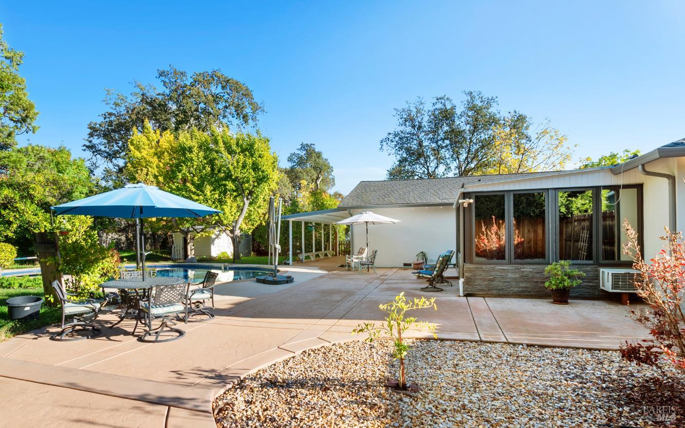 477 N Meadowview Court