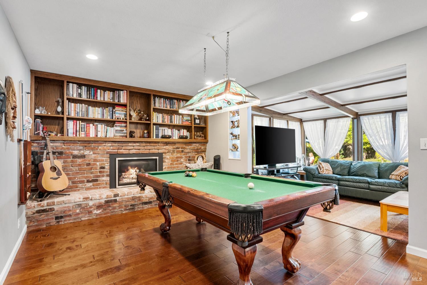 477 N Meadowview Court