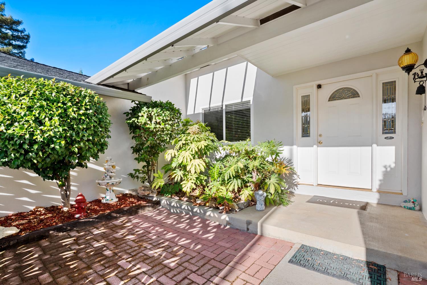 477 N Meadowview Court