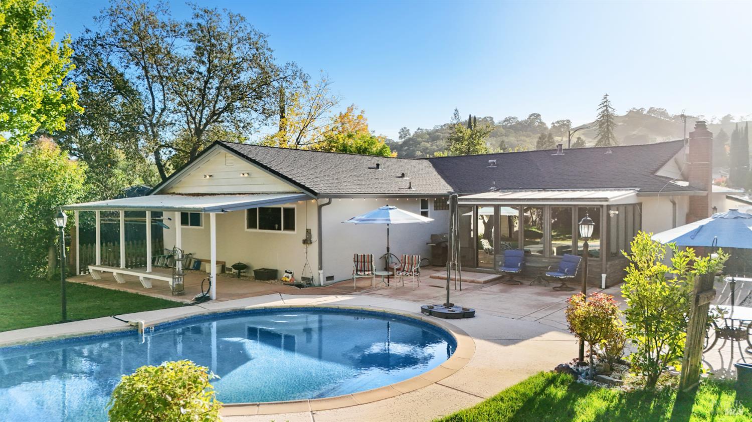 477 N Meadowview Court