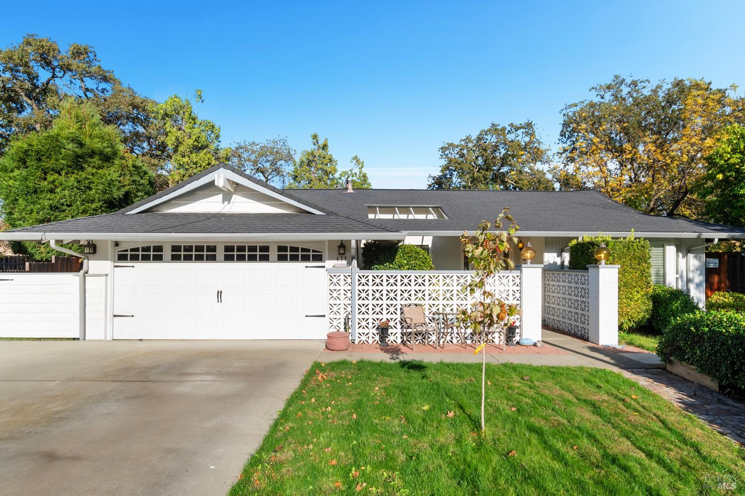 477 N Meadowview Court