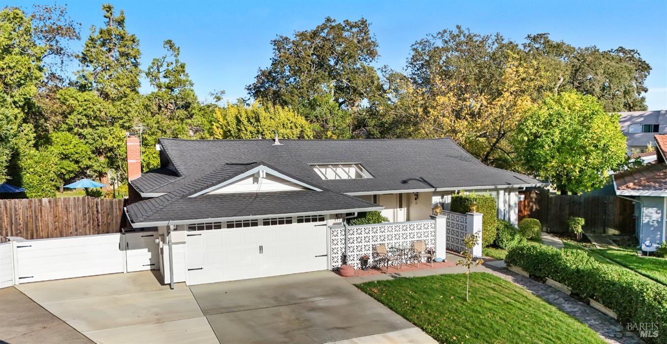 477 N Meadowview Court