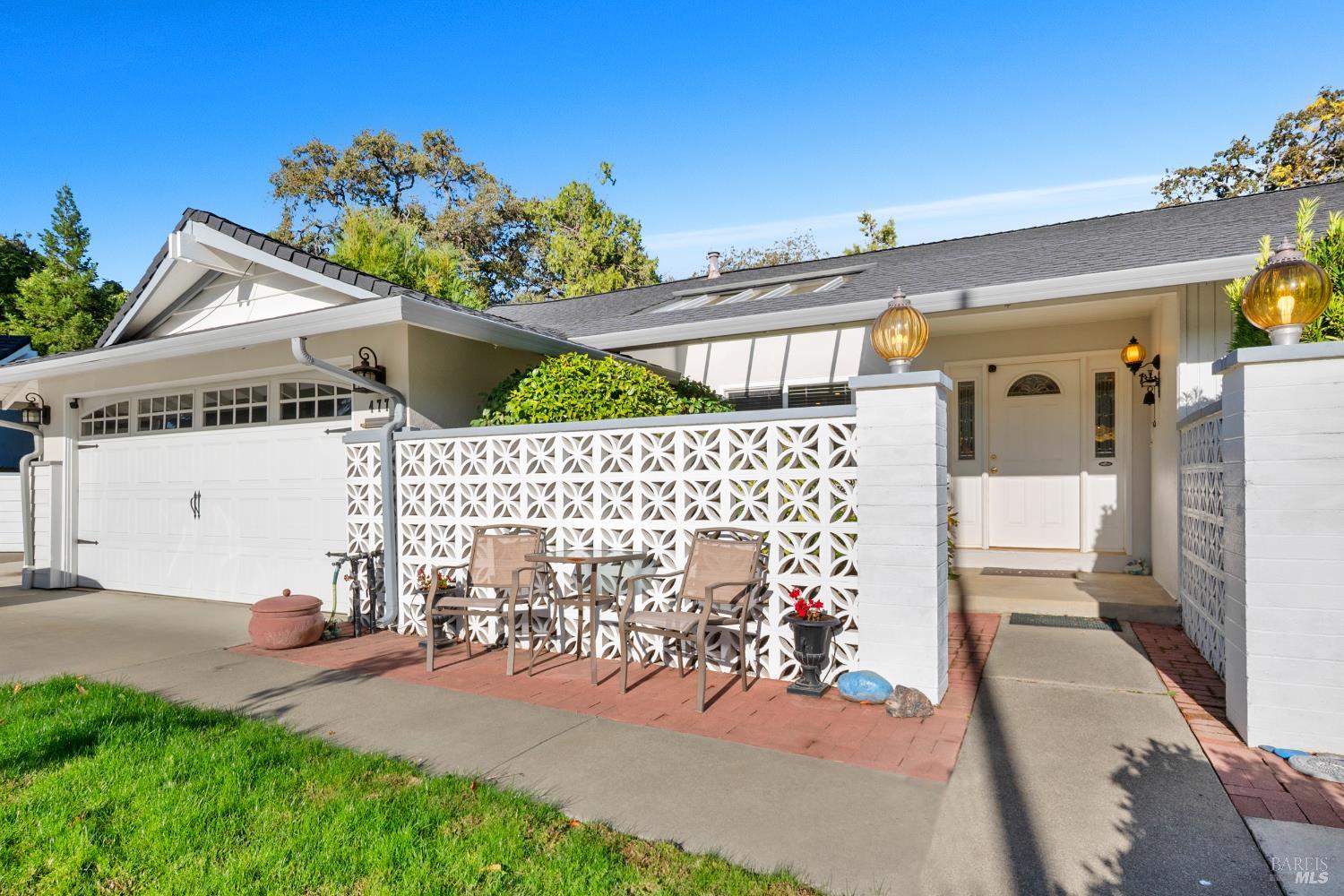 477 N Meadowview Court