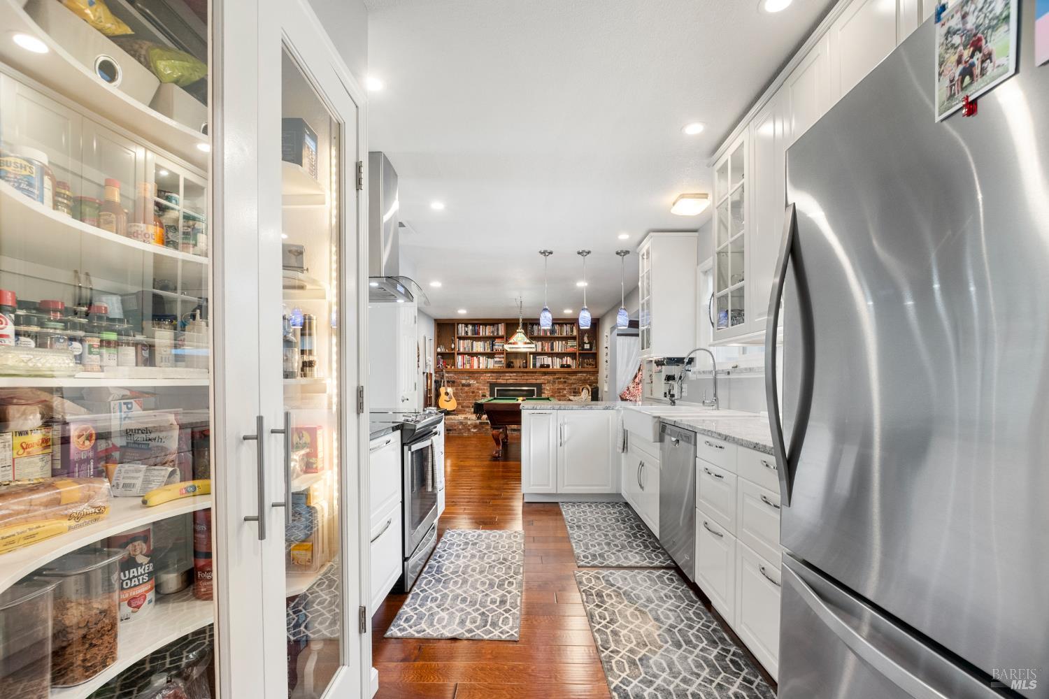 477 N Meadowview Court