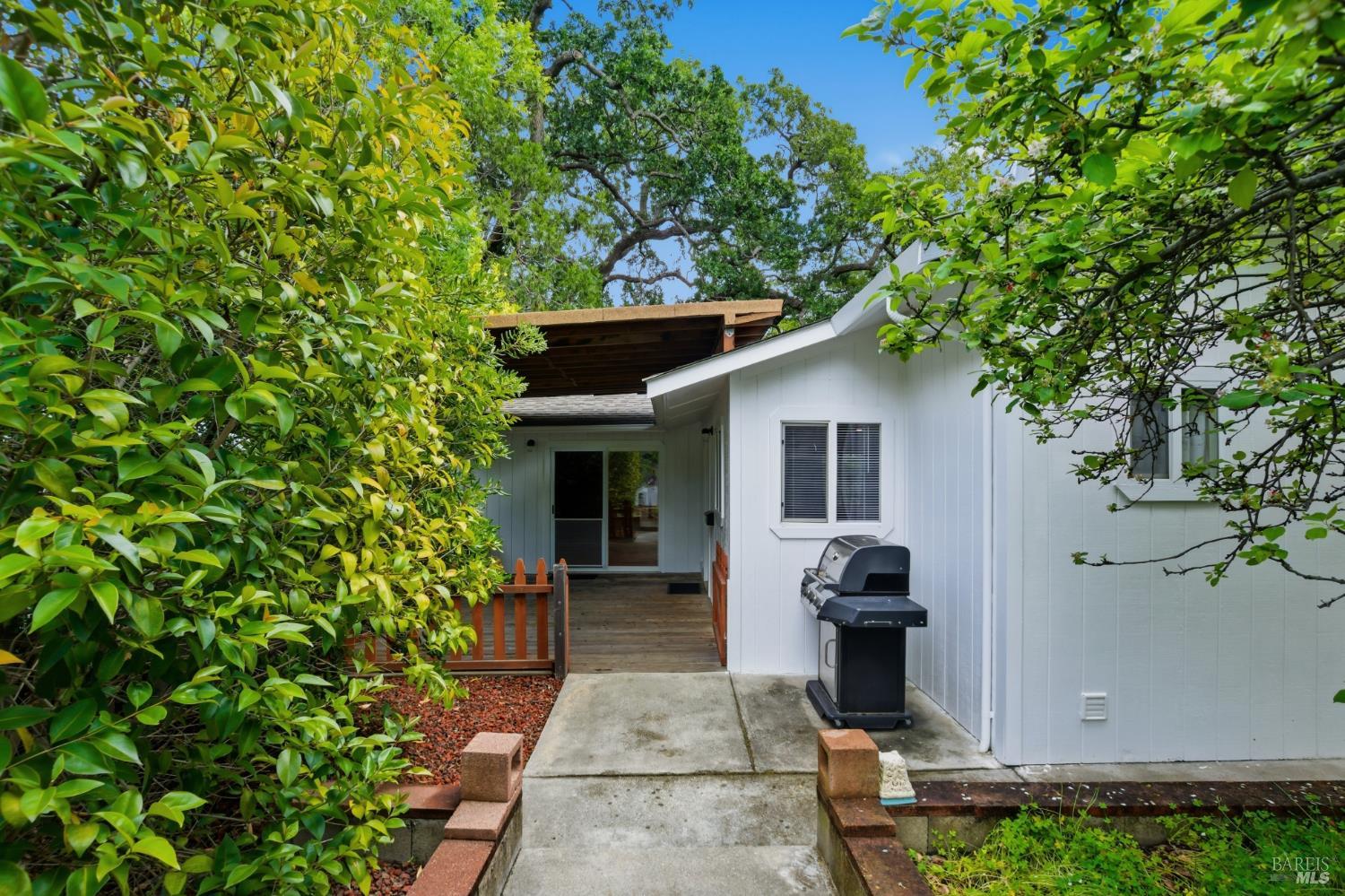 477 N Meadowview Court