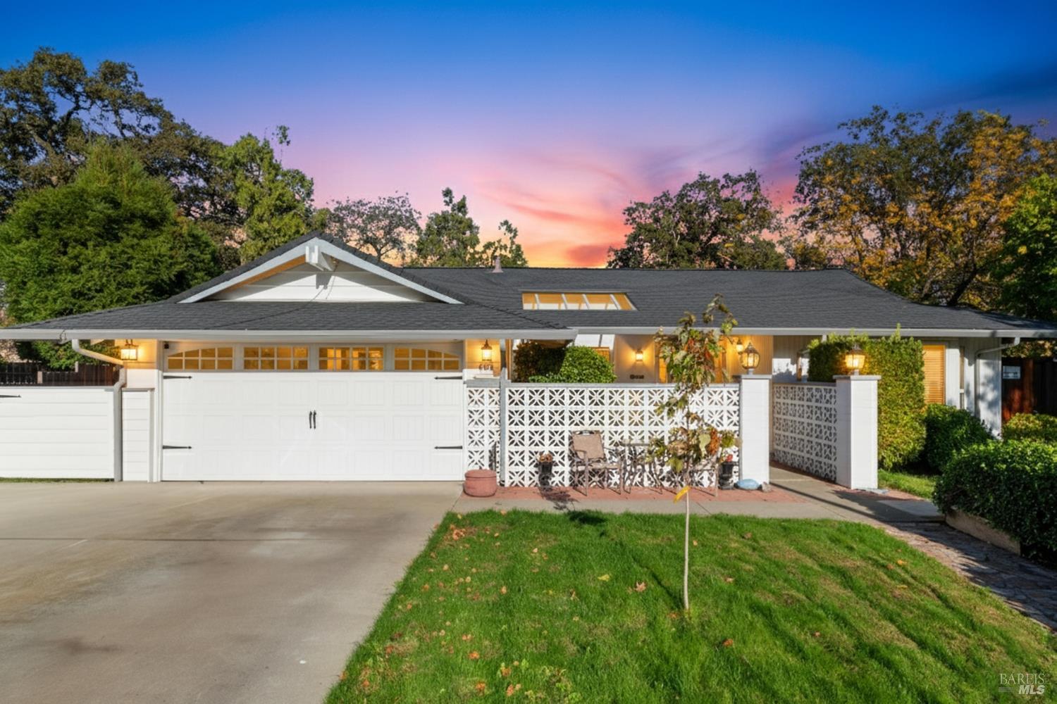 477 N Meadowview Court