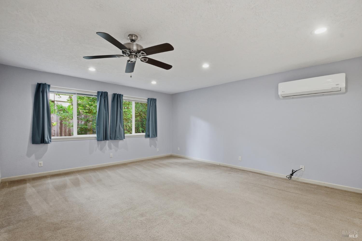 477 N Meadowview Court
