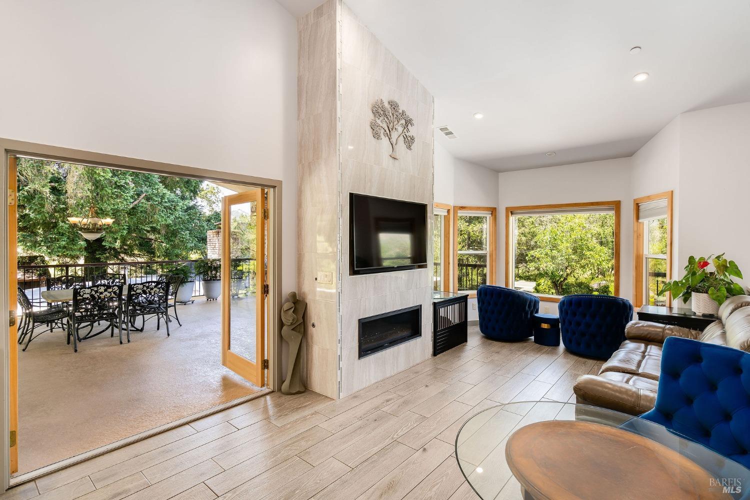 3037 Foothill Boulevard