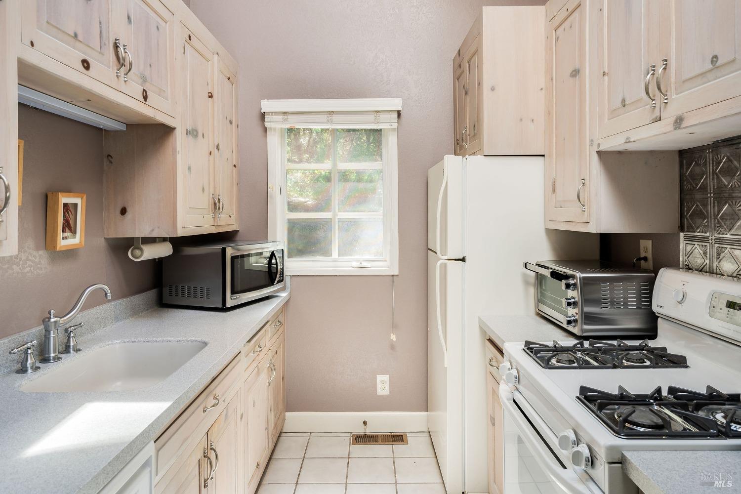 3037 Foothill Boulevard