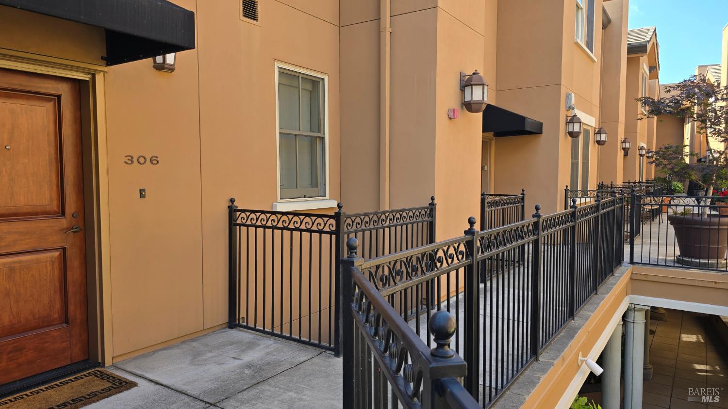 588 Main Street Unit: #306