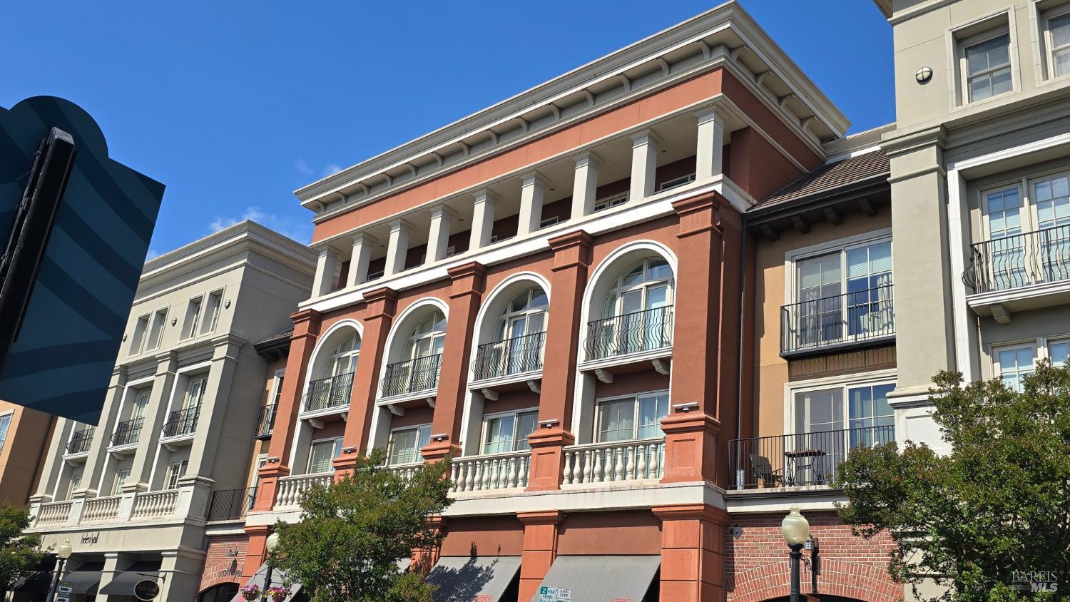588 Main Street Unit: #306