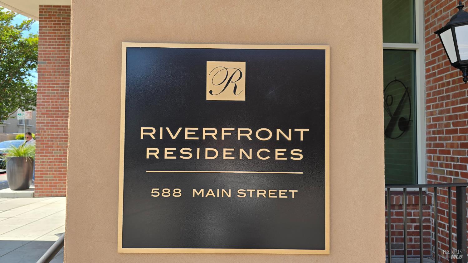 588 Main Street Unit: #306