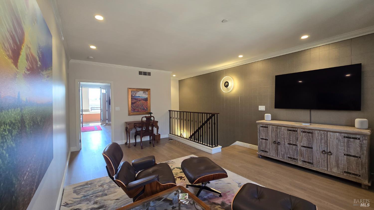588 Main Street Unit: #306