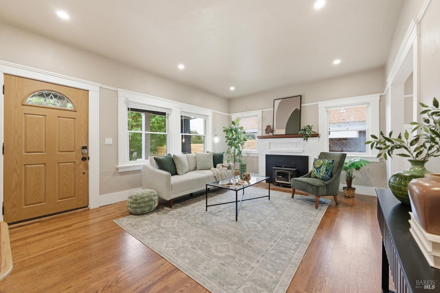 149 E Lilienthal Avenue