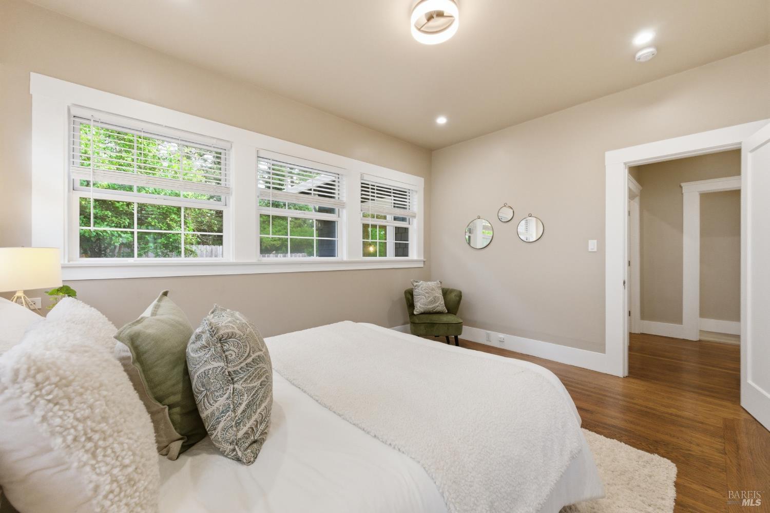 149 E Lilienthal Avenue