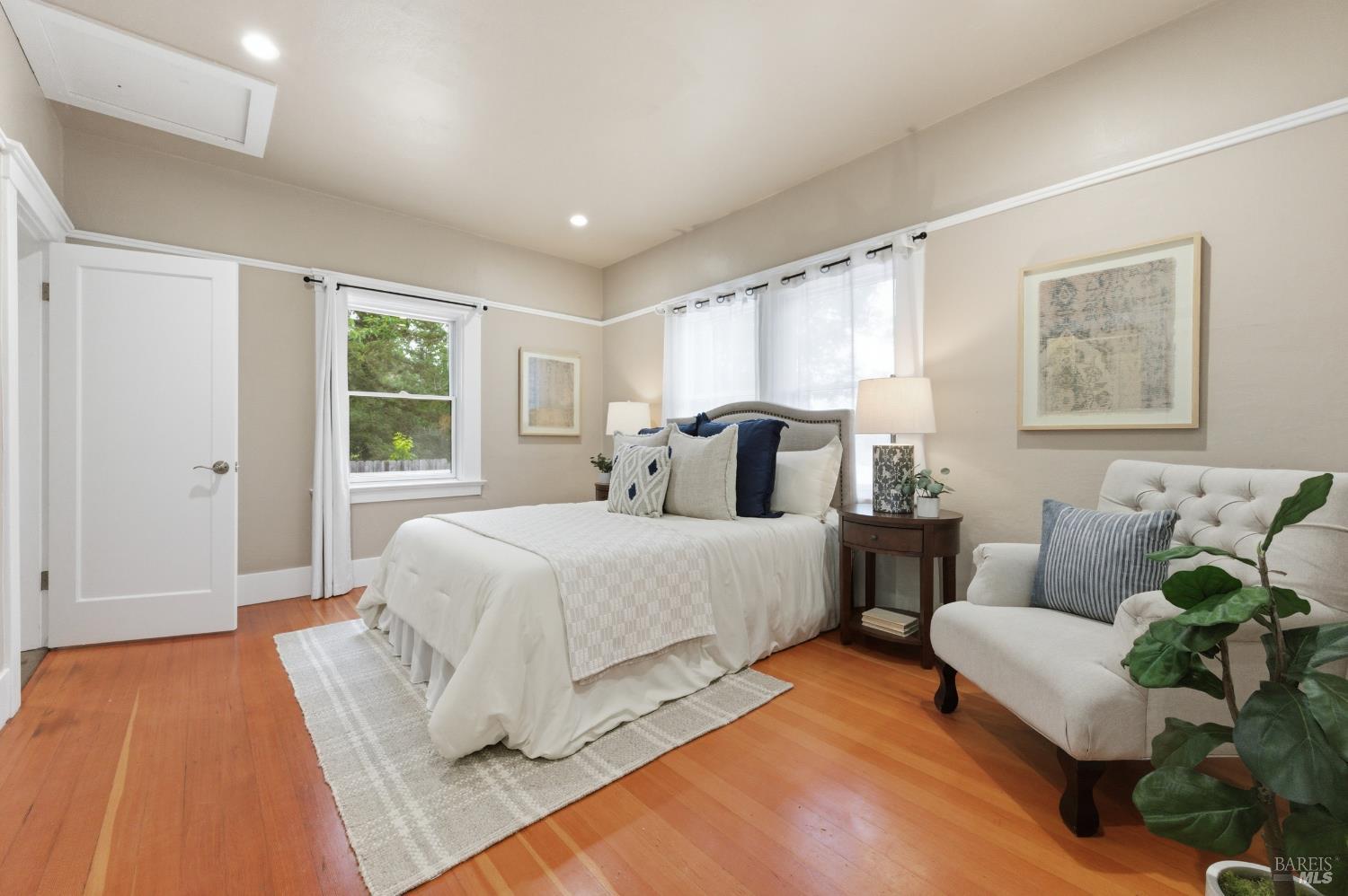 149 E Lilienthal Avenue