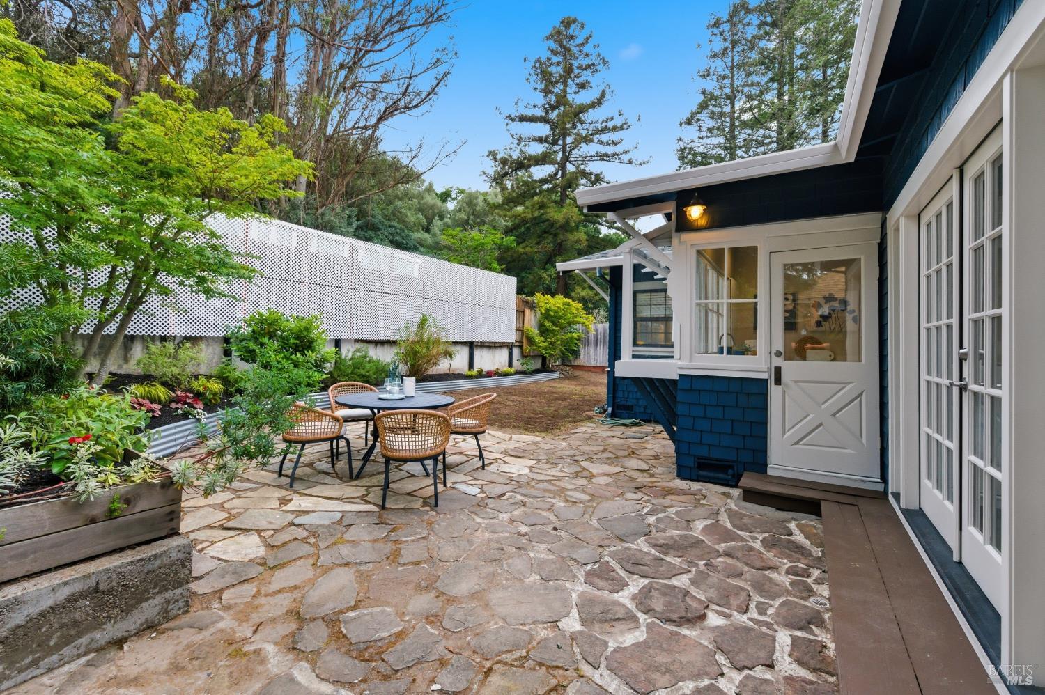 149 E Lilienthal Avenue