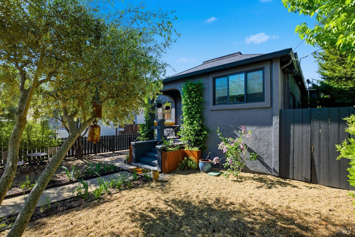 1433 Oak Avenue